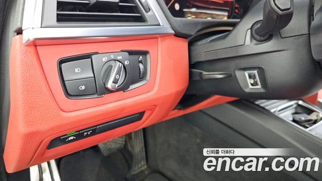 BMW 4 Series 2018 — Şəkil 28/33
