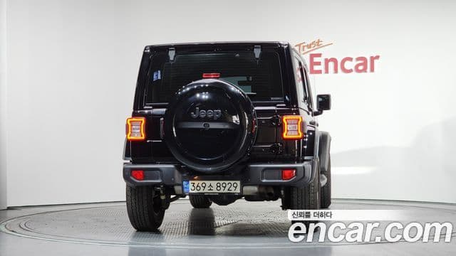 Jeep Wrangler 2021 — ფოტო 4/20