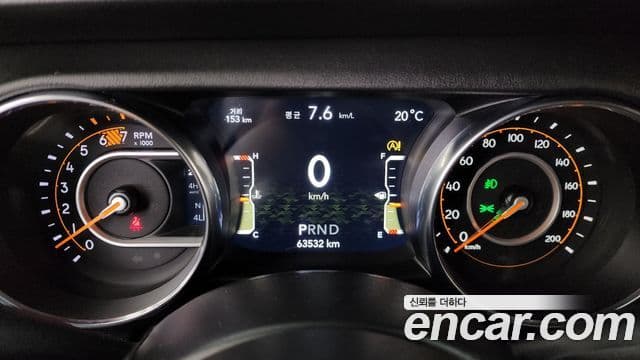 Jeep Wrangler 2021 — ფოტო 8/20
