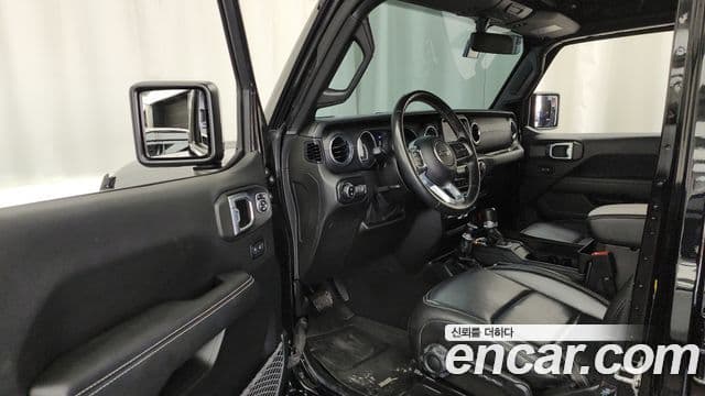 Jeep Wrangler 2021 — ფოტო 10/20