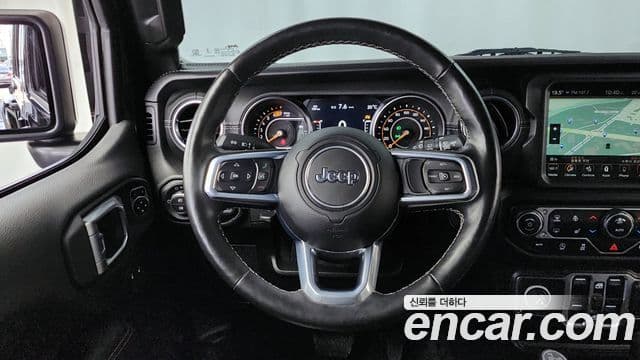 Jeep Wrangler 2021 — ფოტო 13/20