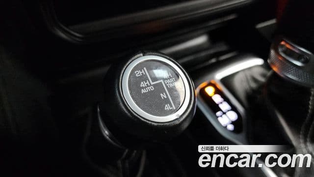 Jeep Wrangler 2021 — ფოტო 18/20