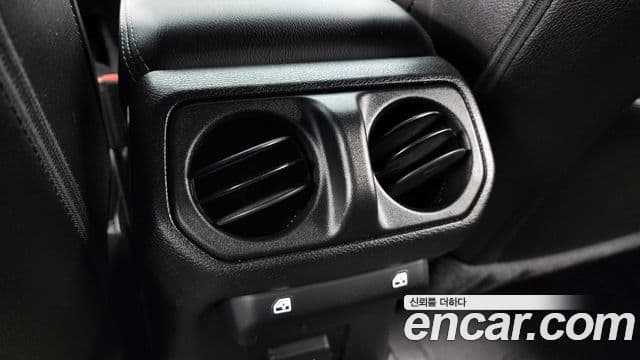 Jeep Wrangler 2021 — ფოტო 19/20