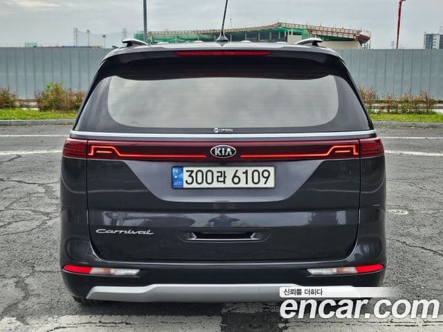 Kia Carnival 2021 — Фото 3/20
