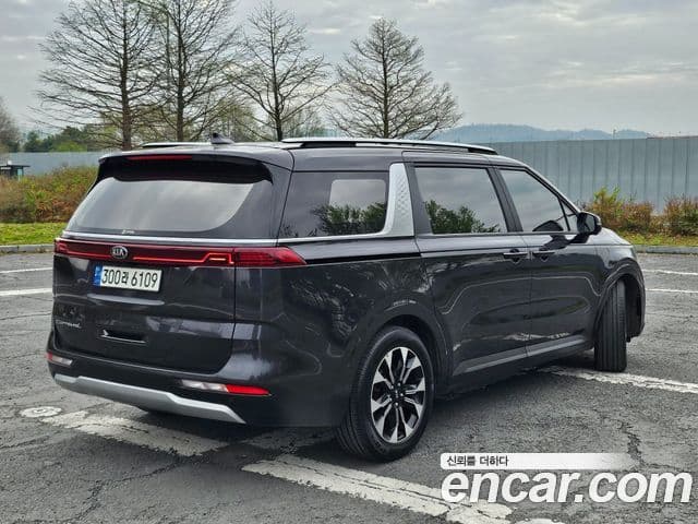 Kia Carnival 2021 — Фото 4/20