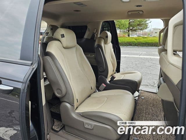 Kia Carnival 2021 — Фото 12/20