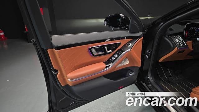 Mercedes-Benz S-Class 2023 — Photo 34/34