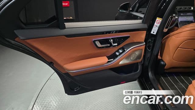 Mercedes-Benz S-Class 2023 — Photo 14/34