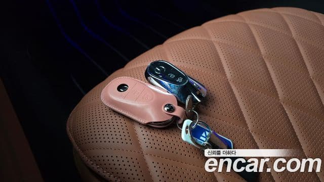 Mercedes-Benz S-Class 2023 — Photo 11/34