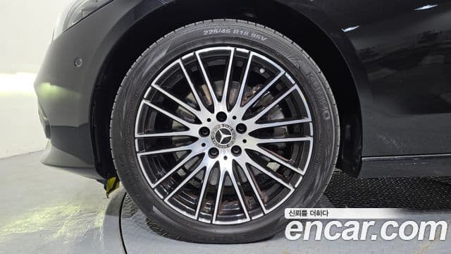 Mercedes-Benz C-Class 2022 — ფოტო 5/20
