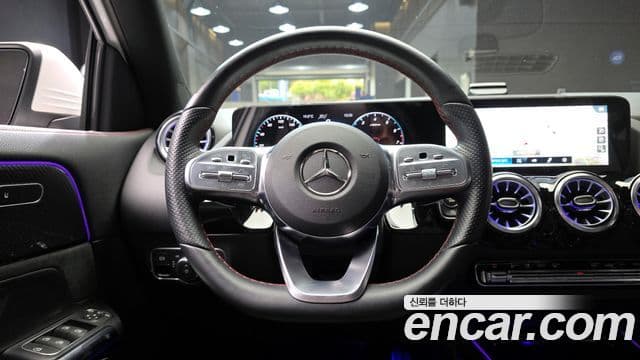 Mercedes-Benz GLA-Class 2022 — ფოტო 13/20