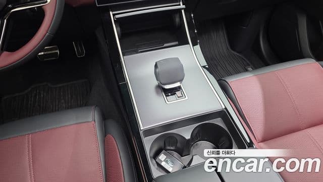 Land Rover Range Rover Velar 2025 — Şəkil 18/20