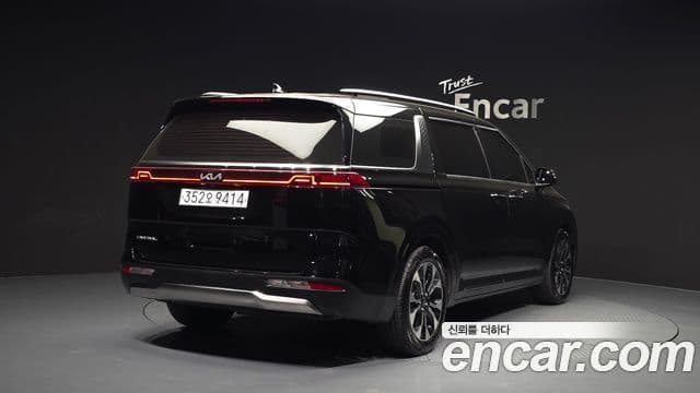 Kia Carnival 2023 — ფოტო 2/20