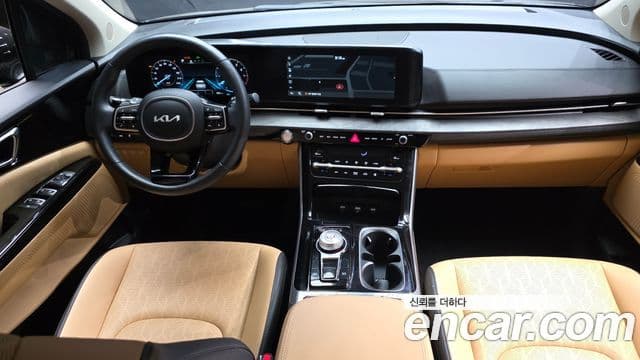 Kia Carnival 2023 — ფოტო 7/20