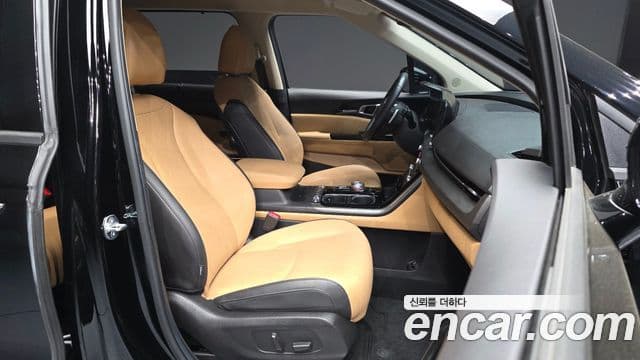 Kia Carnival 2023 — ფოტო 11/20