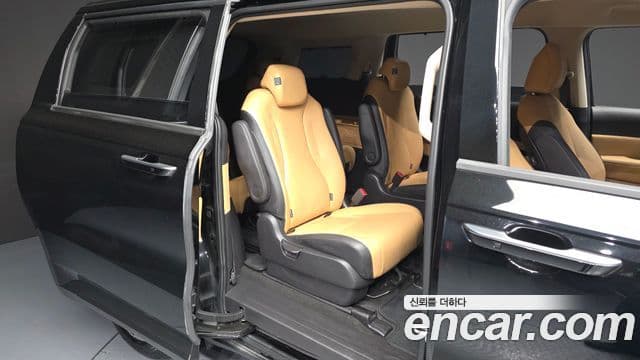 Kia Carnival 2023 — ფოტო 12/20