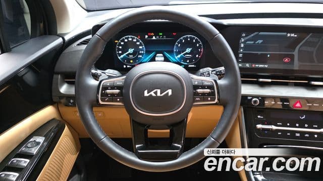 Kia Carnival 2023 — ფოტო 13/20