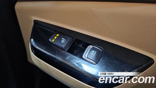 Kia Carnival 2023 — ფოტო 18/20