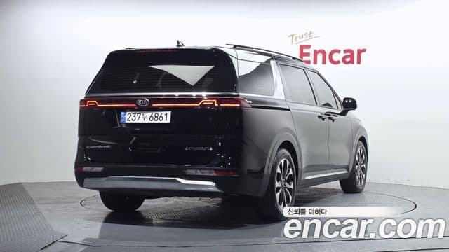 Kia Carnival 2021 — ფოტო 2/20