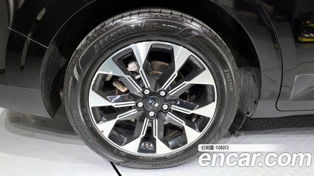Kia Carnival 2021 — ფოტო 5/20