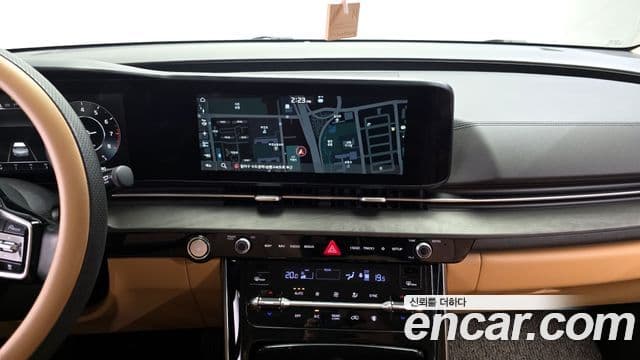 Kia Carnival 2021 — ფოტო 14/20