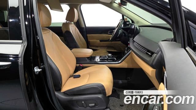 Kia Carnival 2021 — Photo 27/31
