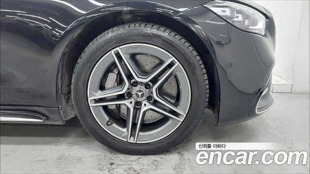 Mercedes-Benz S-Class 2023 — Photo 10/17