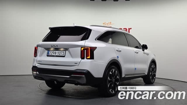 Kia Sorento 2023 — ფოტო 2/20