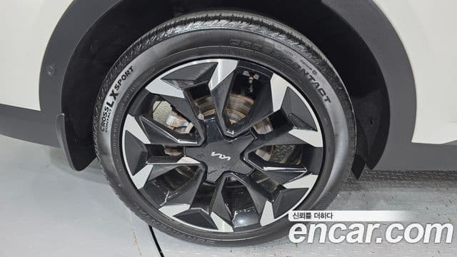 Kia Sorento 2023 — ფოტო 5/20