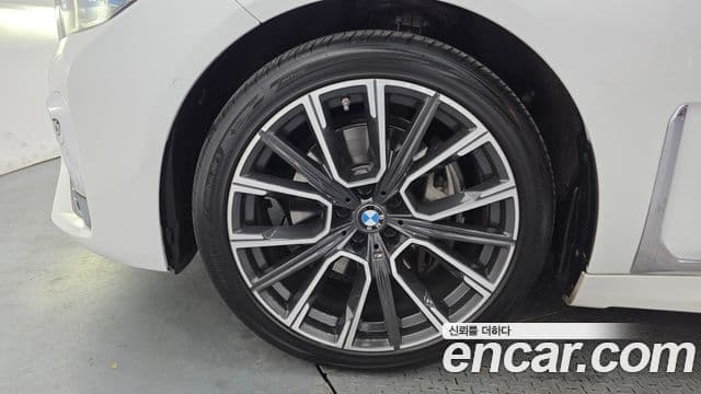 BMW 7 Series 2021 — ფოტო 5/20