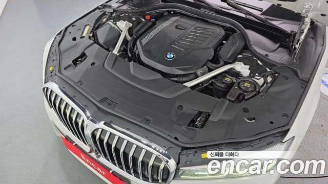 BMW 7 Series 2021 — ფოტო 6/20