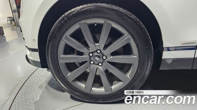Land Rover Range Rover Velar 2018 — ფოტო 10/20