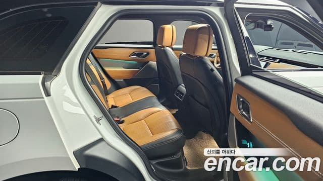 Land Rover Range Rover Velar 2018 — ფოტო 7/20