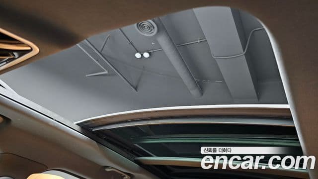 Land Rover Range Rover Velar 2018 — ფოტო 4/20
