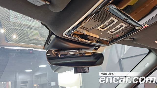 Land Rover Range Rover Velar 2018 — ფოტო 19/20