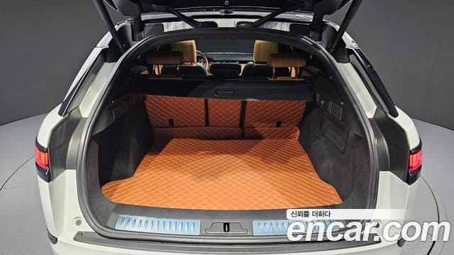 Land Rover Range Rover Velar 2018 — ფოტო 13/20