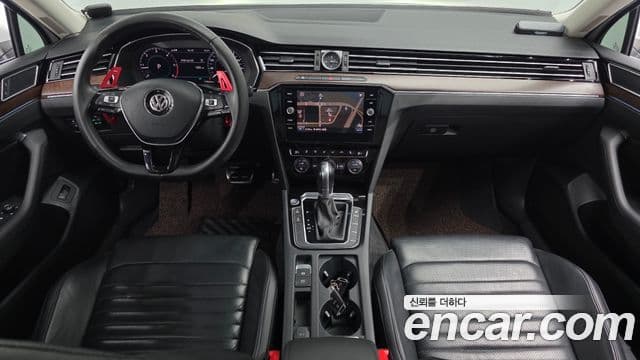 Volkswagen Passat GT 2018 — Şəkil 7/20