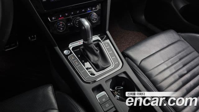Volkswagen Passat GT 2018 — Şəkil 9/20