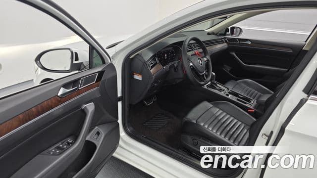 Volkswagen Passat GT 2018 — Şəkil 10/20