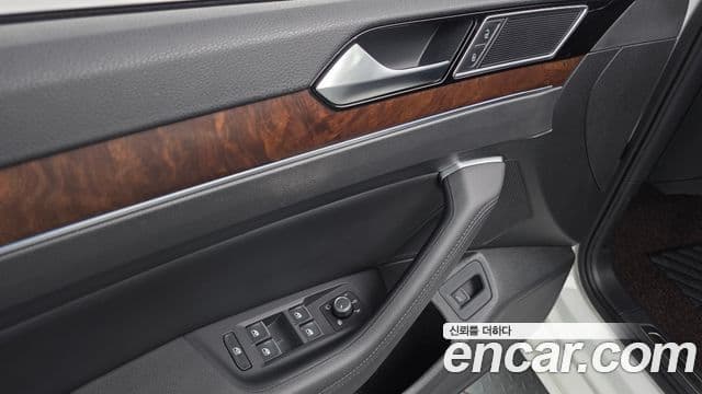 Volkswagen Passat GT 2018 — Şəkil 14/20