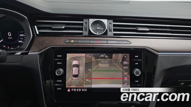 Volkswagen Passat GT 2018 — Şəkil 16/20