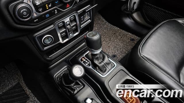 Jeep Wrangler 2021 — ფოტო 9/20