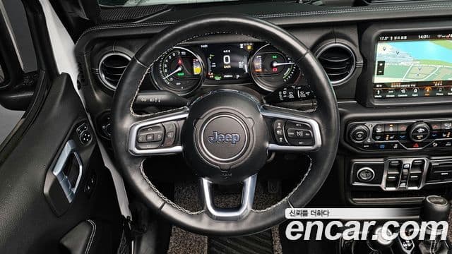 Jeep Wrangler 2021 — ფოტო 15/20