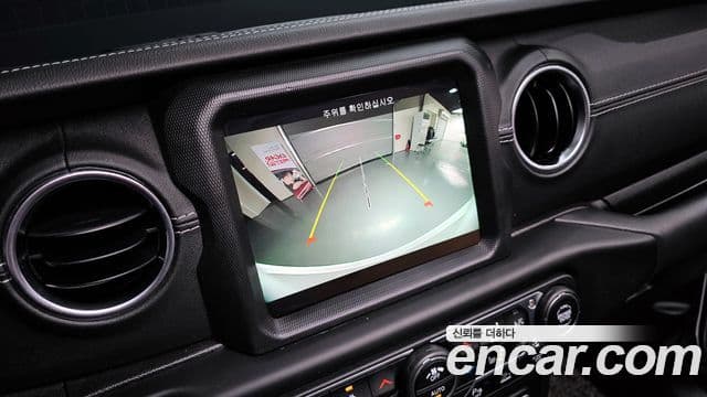 Jeep Wrangler 2021 — ფოტო 18/20