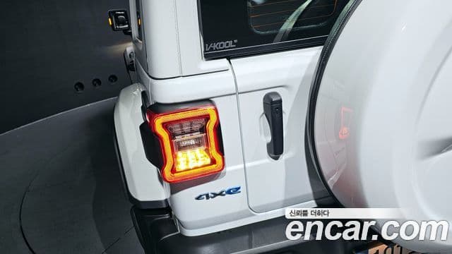 Jeep Wrangler 2021 — Photo 19/32