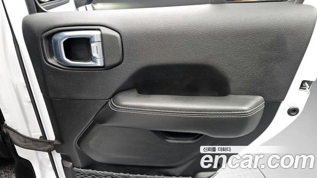 Jeep Wrangler 2021 — Photo 1/32