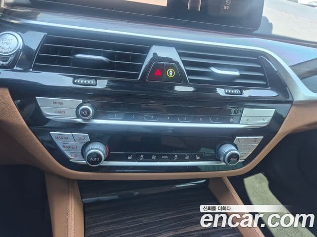 BMW 5 Series 2022 — Şəkil 9/20