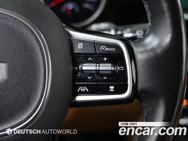 Kia Carnival 2021 — ფოტო 16/19