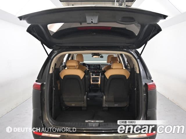 Kia Carnival 2021 — ფოტო 18/19