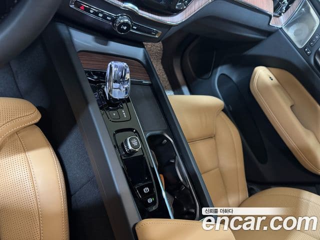 Volvo XC60 2024 — ფოტო 3/20